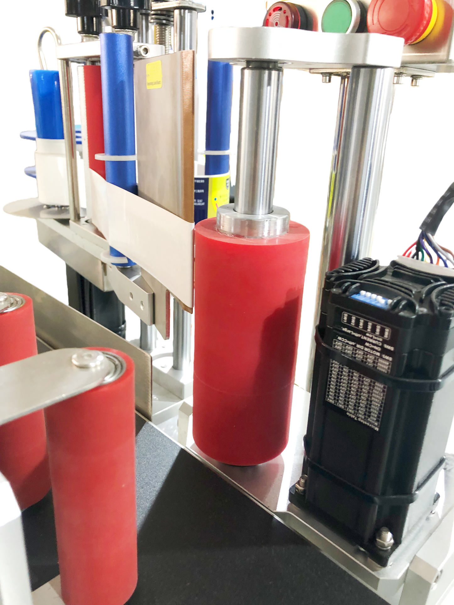 Fully Automatic Desktop Positioning Round Bottle Labeling Machine TB-YP100D