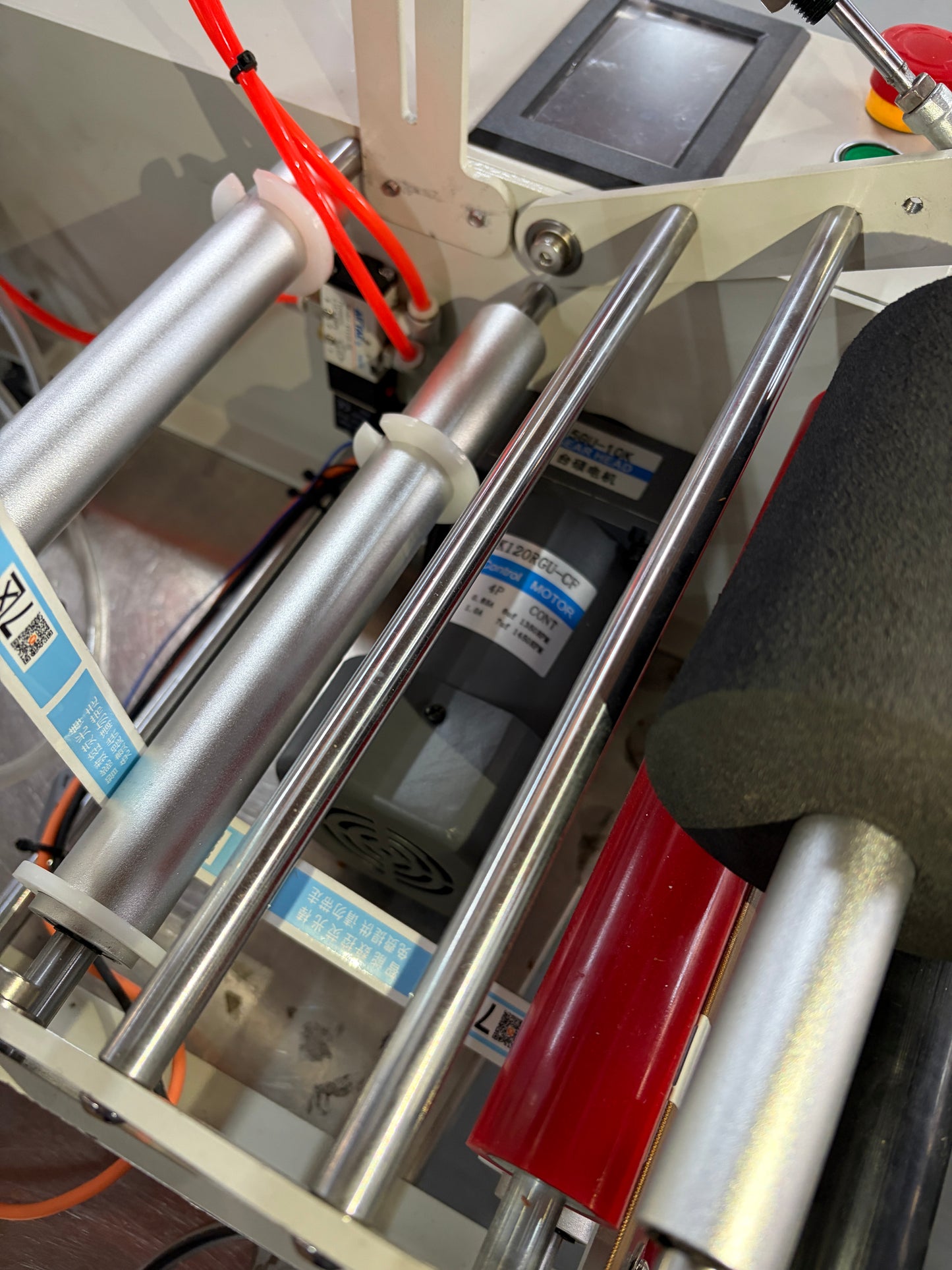 Semi-automatic round bottle labeling machine TB-YP20