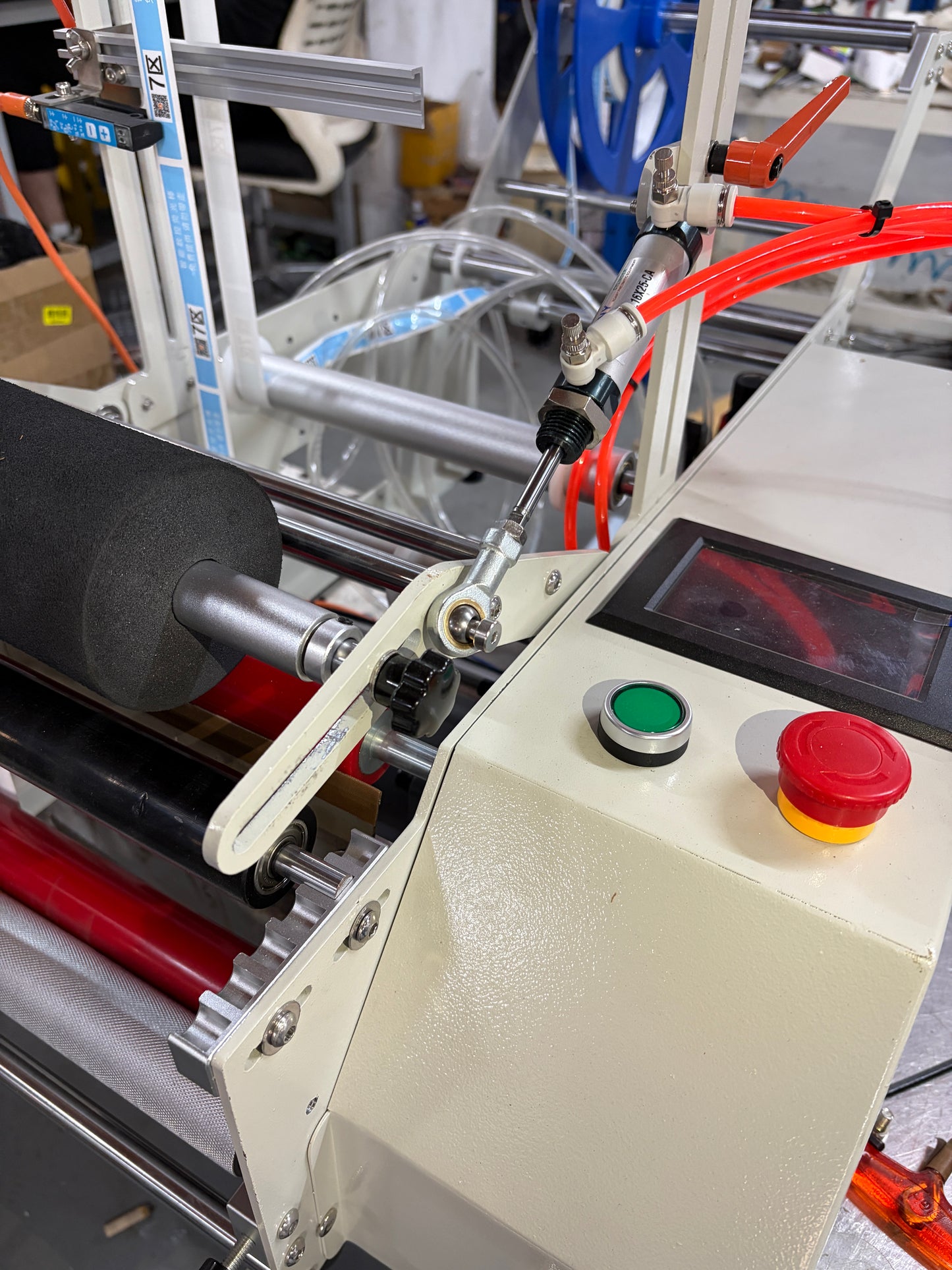 Semi-automatic round bottle labeling machine TB-YP20