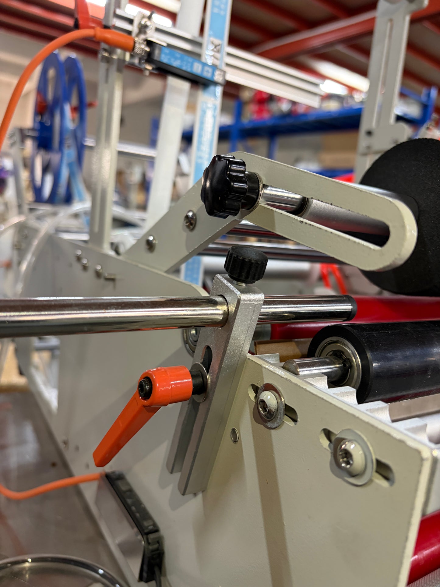 Semi-automatic round bottle labeling machine TB-YP20